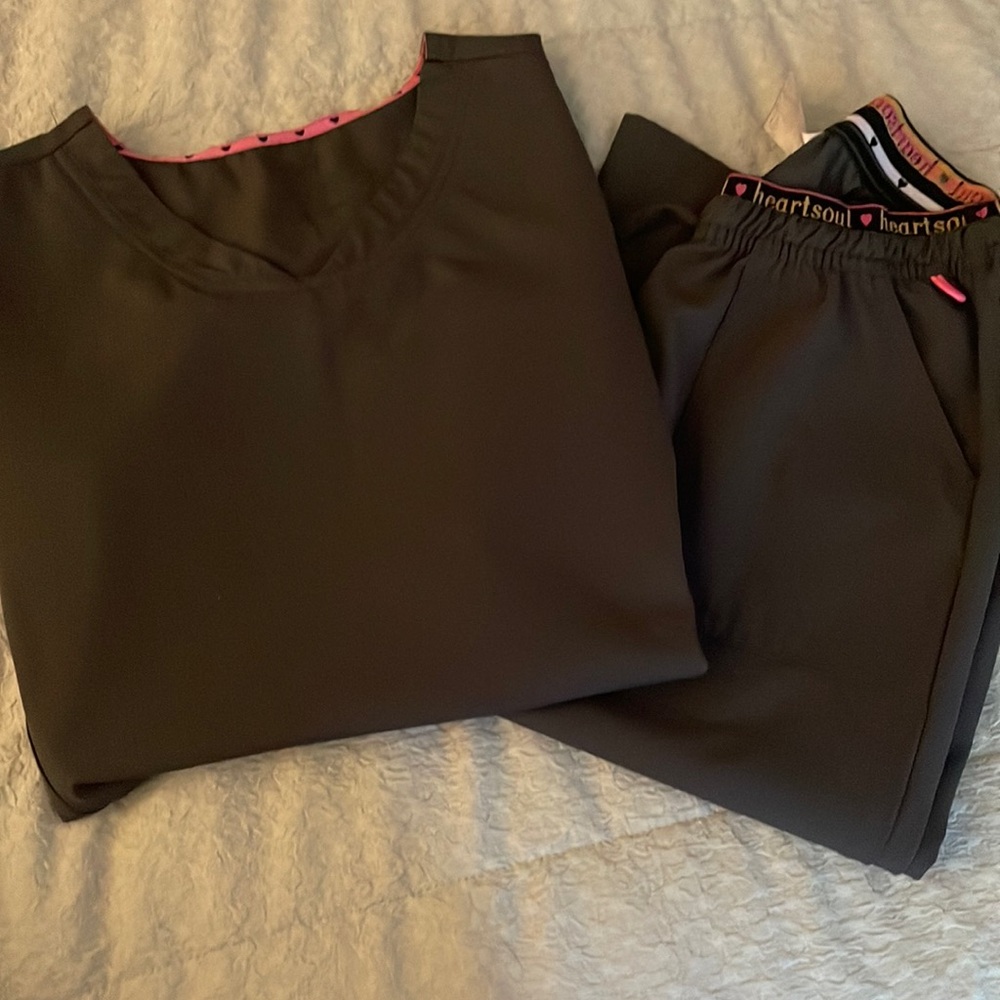 Heartsoul scrub set 
Top size XS
Bottoms size XS